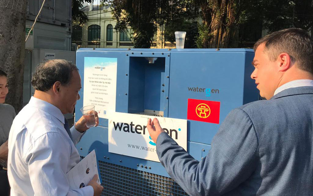 Vietnamese Capital Receives ‘Supreme’ Technology Making Water From the Air
