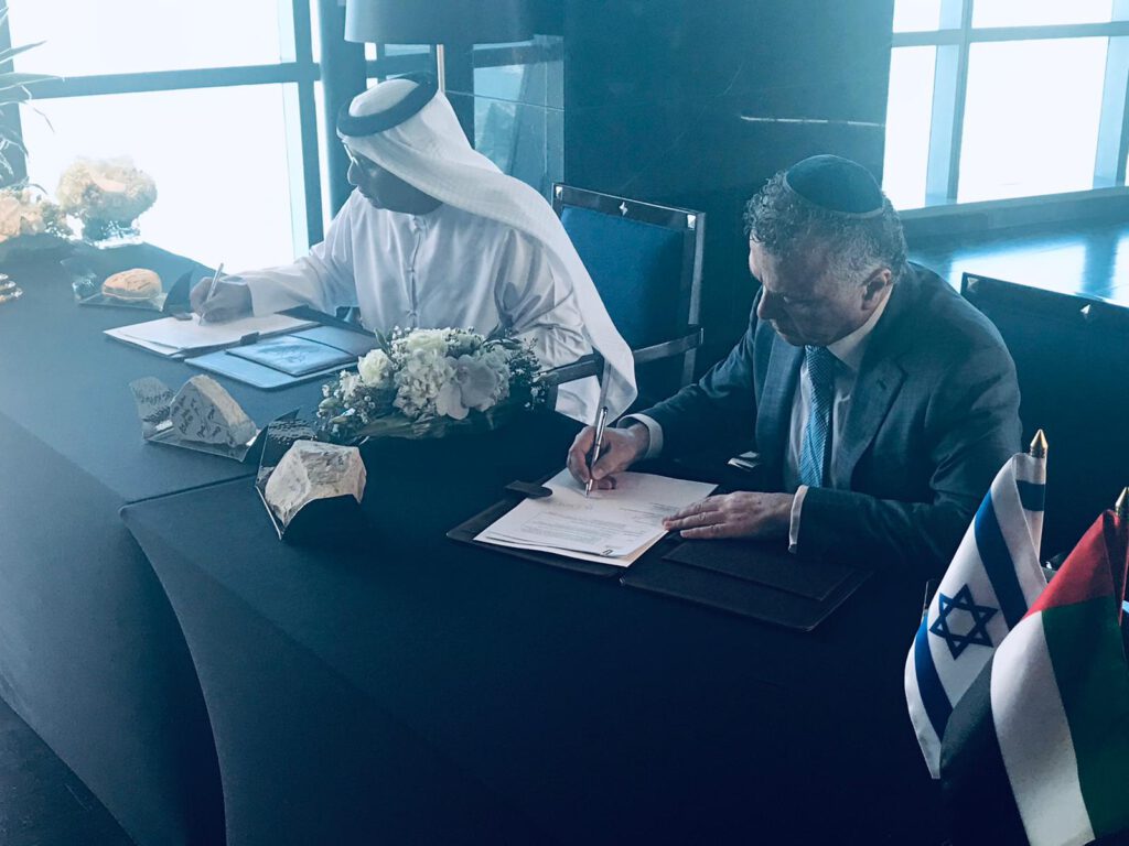 Signing partnership between Watergen UAE and TA University